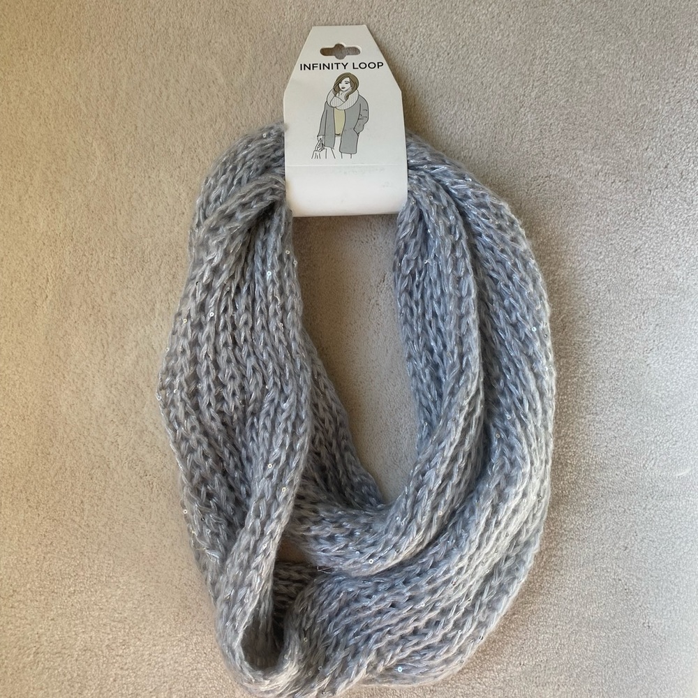 Brand new infinity loop scarf in silver with sparkles